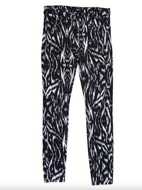 Urban Outfitters Cotton Blend BDG Black and White Printed Jeans • Size 26x29 🔴